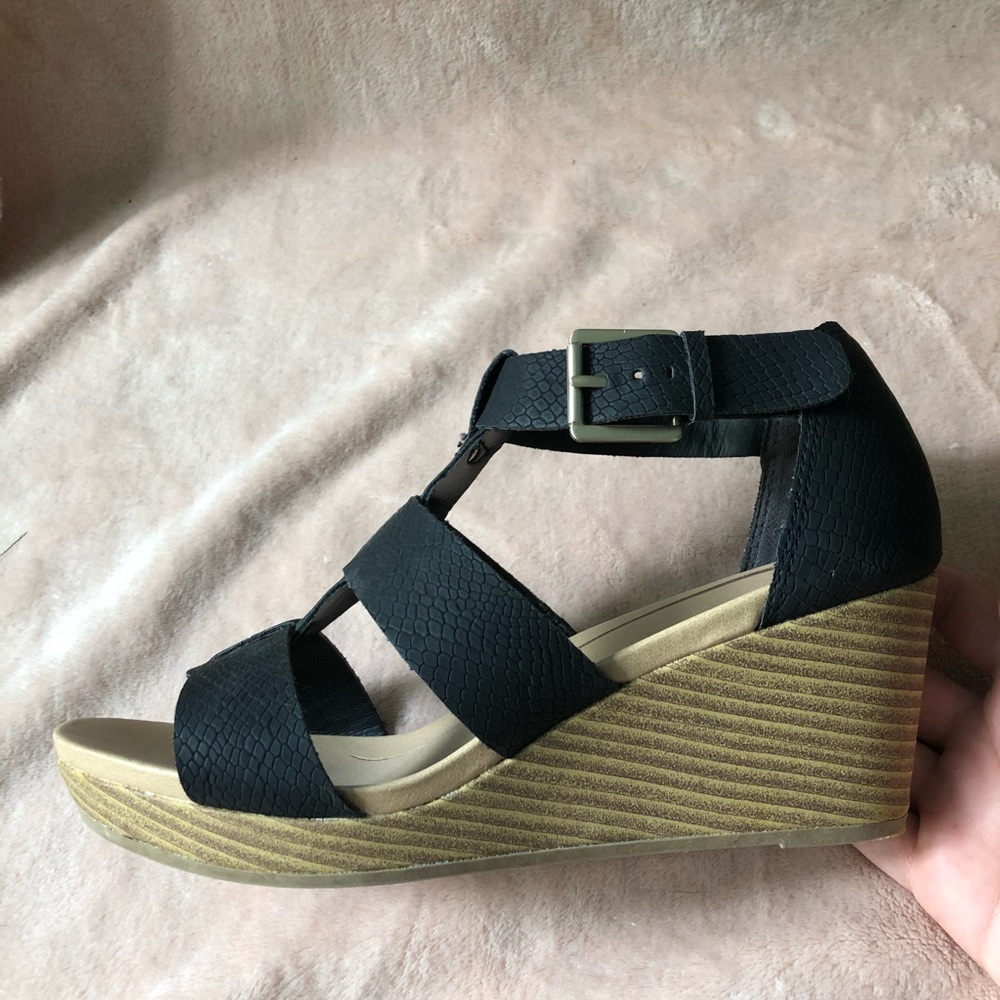 Strapped wedges!!